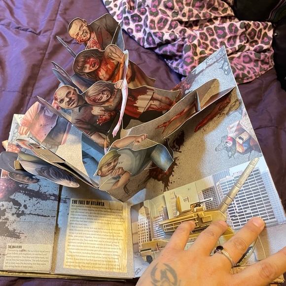 AMCs The Walking Dead Pop-Up Book - Picture 3 of 8